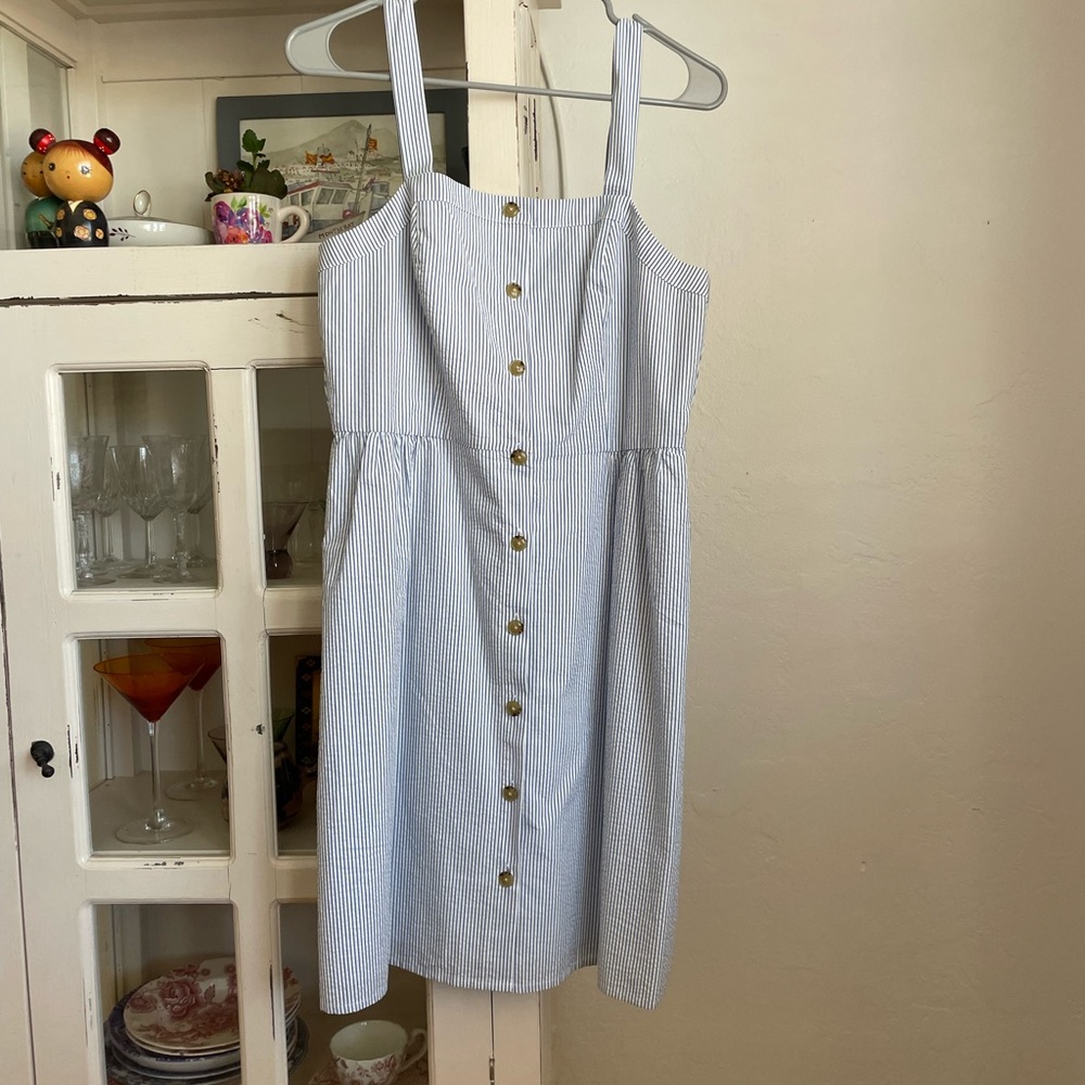 Adorable button front seersucker Sundress, J-Crew, Size medium, only worn once.